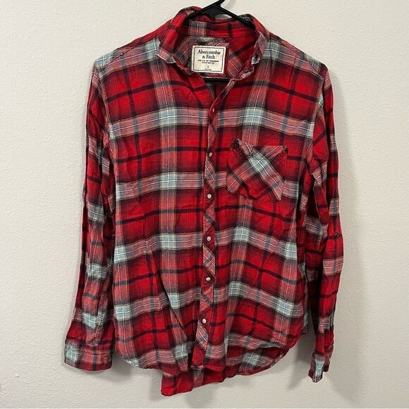 Abercrombie & Fitch Women's Red Plaid Button Down Flannel SIZE SMALL - Picture 2 of 6